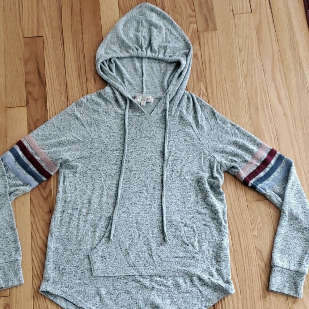 Women's long sleeved hooded top